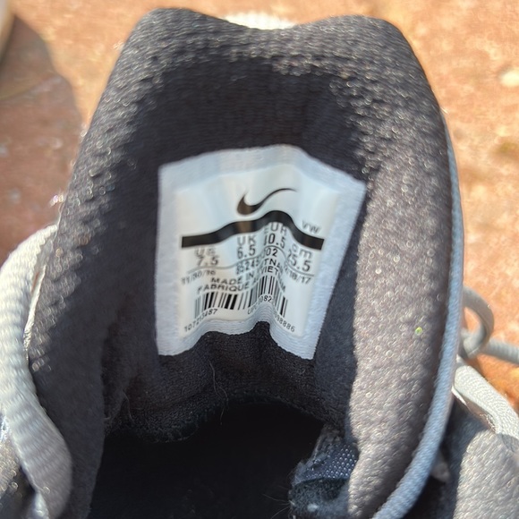 Nike Men's Air Max Infuriate Low Cool Grey / Black-White Ankle-High Basketball - Picture 3 of 3